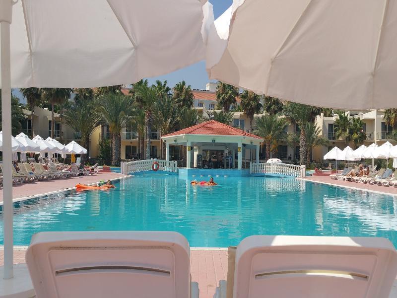 קיירניה Oscar Resort Hotel מראה חיצוני תמונה